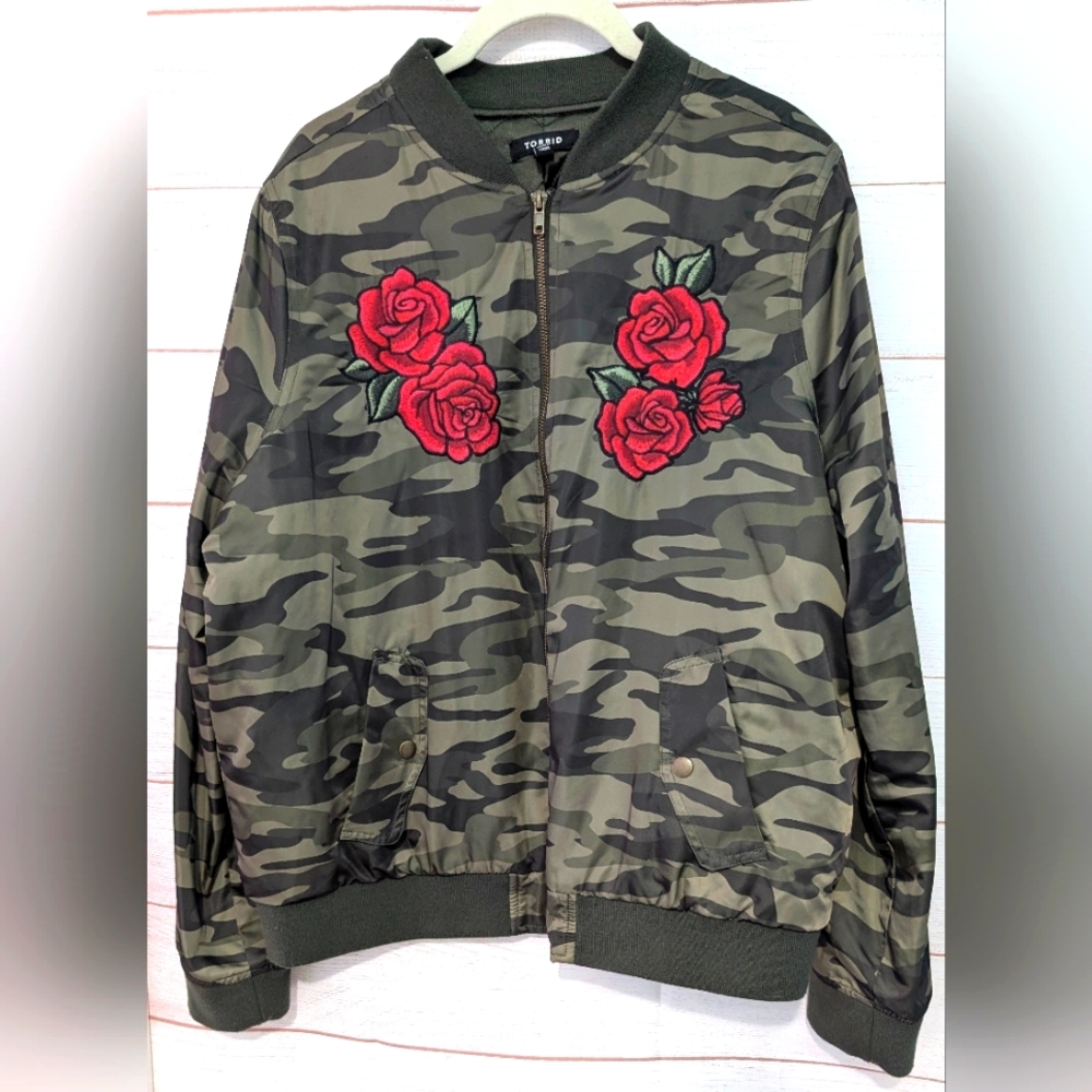 Rare Torrid Camouflage Floral Embroidered Quilted Bomber Jacket Plus Size 1X